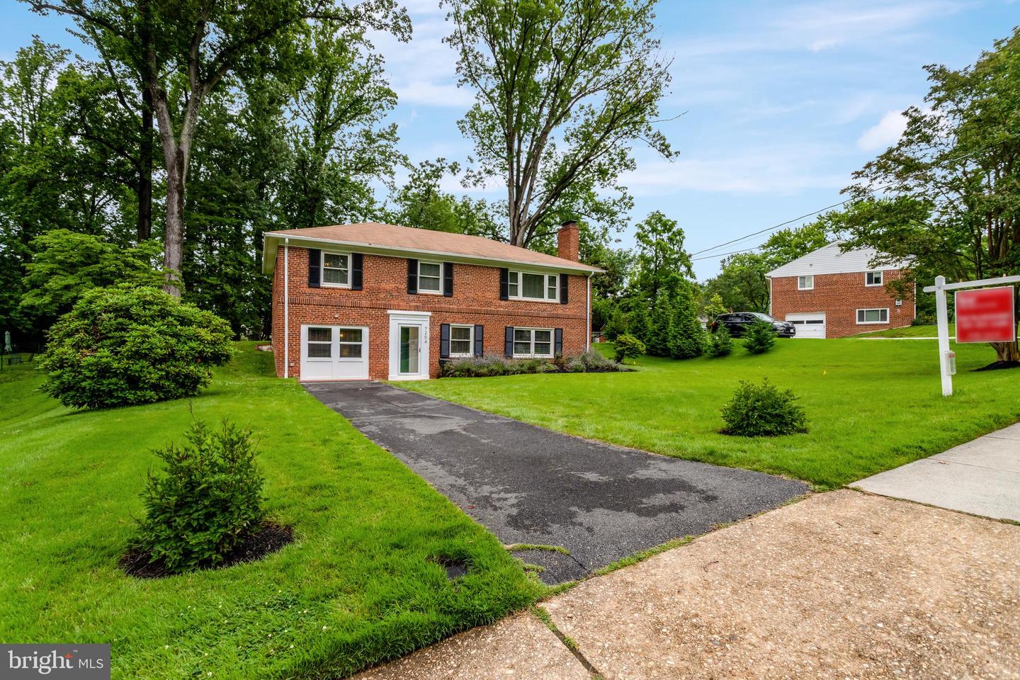 7204 CAMP ALGER AVE, FALLS CHURCH, Virginia 22042, 4 Bedrooms Bedrooms, 9 Rooms Rooms,2 BathroomsBathrooms,Residential,For sale,7204 CAMP ALGER AVE,VAFX2246330 MLS # VAFX2246330