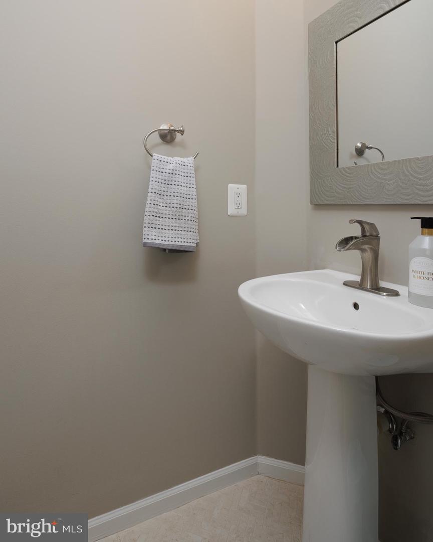 6659 SCOTTSWOOD ST, ALEXANDRIA, Virginia 22315, 3 Bedrooms Bedrooms, ,2 BathroomsBathrooms,Residential,For sale,6659 SCOTTSWOOD ST,VAFX2246840 MLS # VAFX2246840