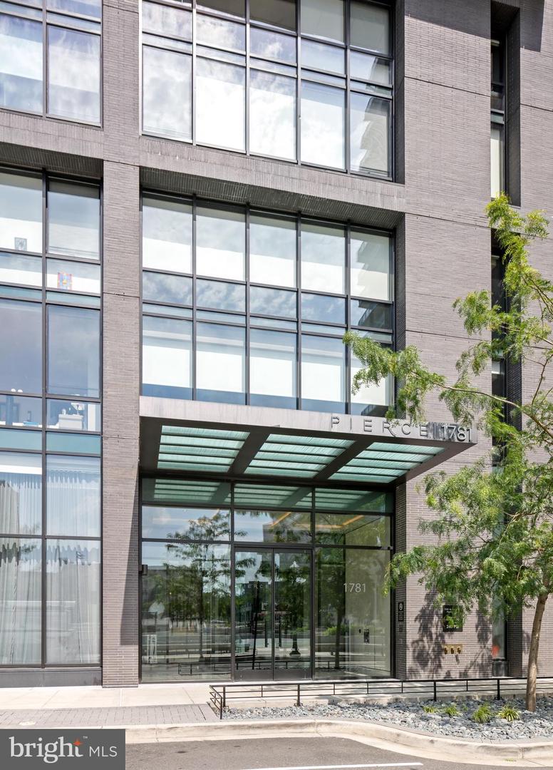 1781 N PIERCE ST #1003, ARLINGTON, Virginia 22209, 2 Bedrooms Bedrooms, ,2 BathroomsBathrooms,Residential,For sale,1781 N PIERCE ST #1003,VAAR2059202 MLS # VAAR2059202