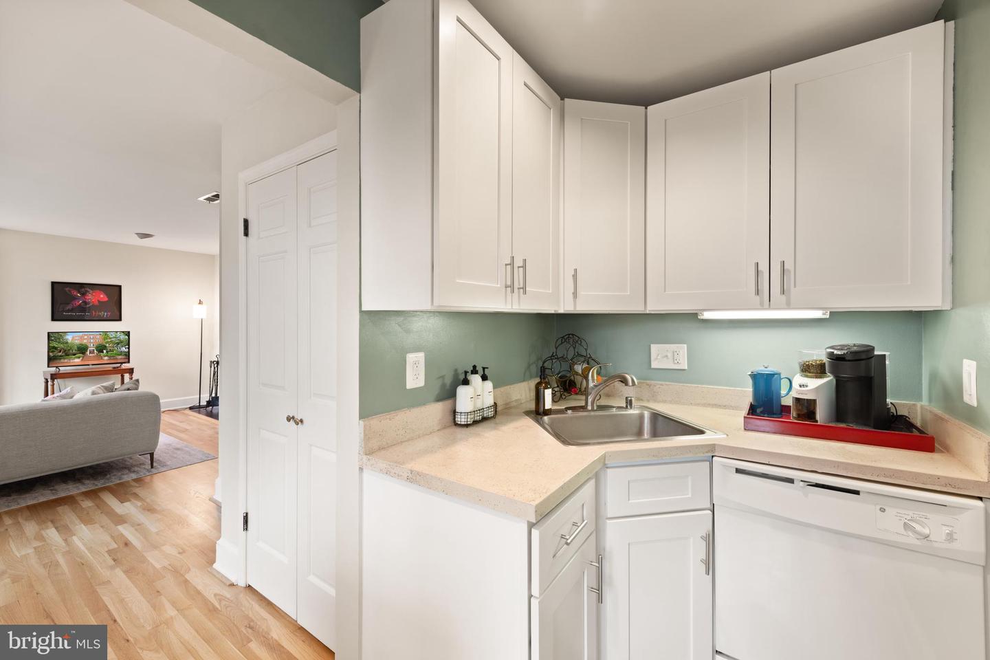 317 10TH ST NE #13, WASHINGTON, District Of Columbia 20002, 1 Bedroom Bedrooms, ,1 BathroomBathrooms,Residential,For sale,317 10TH ST NE #13,DCDC2205976 MLS # DCDC2205976