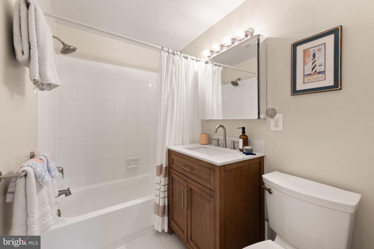 317 10TH ST NE #13, WASHINGTON, District Of Columbia 20002, 1 Bedroom Bedrooms, ,1 BathroomBathrooms,Residential,For sale,317 10TH ST NE #13,DCDC2205976 MLS # DCDC2205976