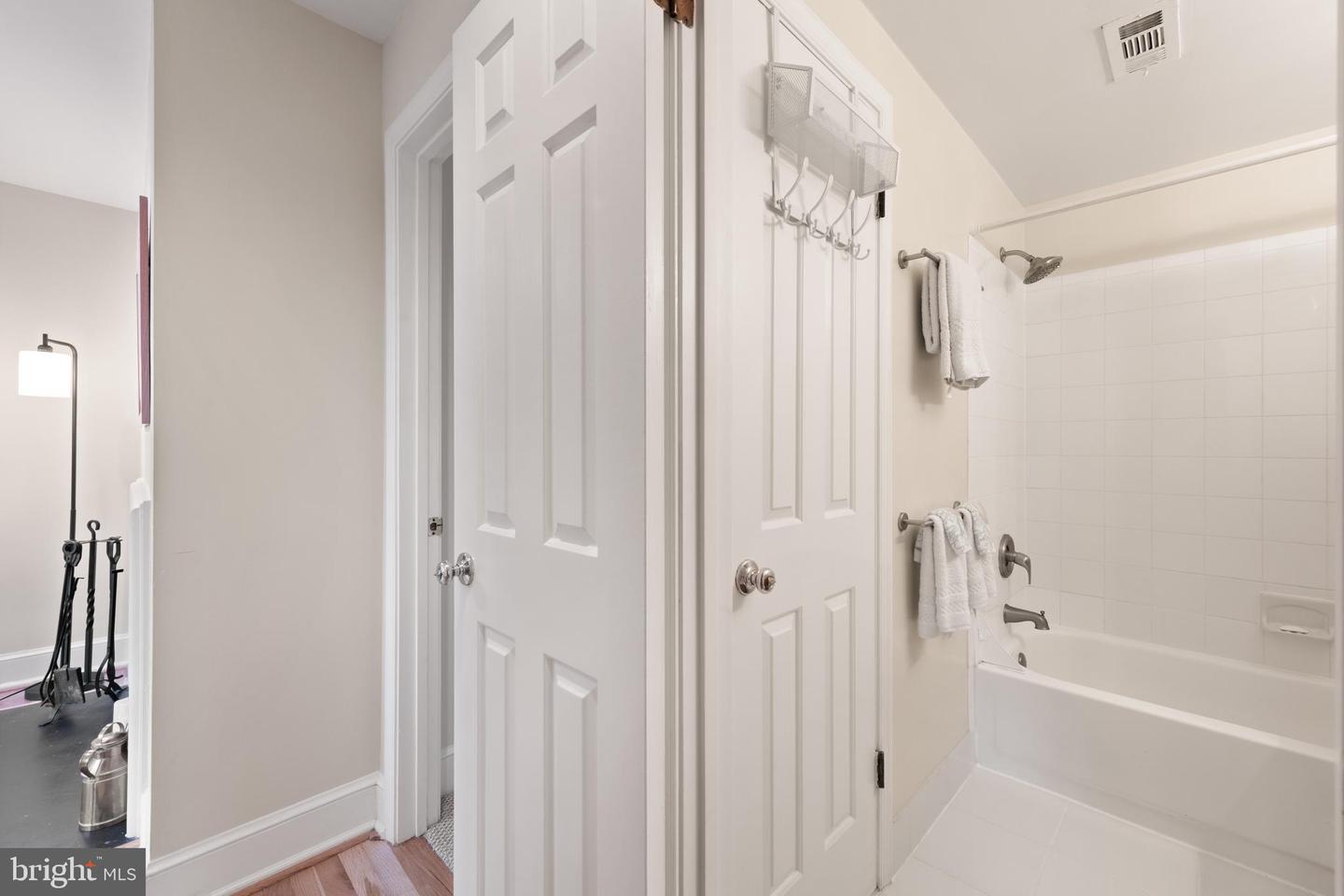 317 10TH ST NE #13, WASHINGTON, District Of Columbia 20002, 1 Bedroom Bedrooms, ,1 BathroomBathrooms,Residential,For sale,317 10TH ST NE #13,DCDC2205976 MLS # DCDC2205976