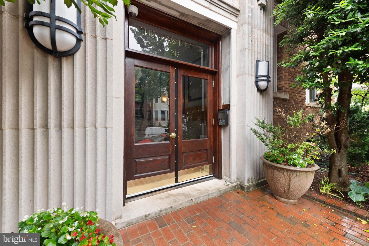 317 10TH ST NE #13, WASHINGTON, District Of Columbia 20002, 1 Bedroom Bedrooms, ,1 BathroomBathrooms,Residential,For sale,317 10TH ST NE #13,DCDC2205976 MLS # DCDC2205976