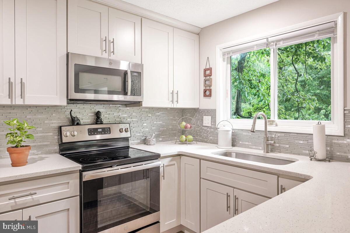 2440 SOUTHGATE SQ, RESTON, Virginia 20191, 3 Bedrooms Bedrooms, ,3 BathroomsBathrooms,Residential,For sale,2440 SOUTHGATE SQ,VAFX2248208 MLS # VAFX2248208