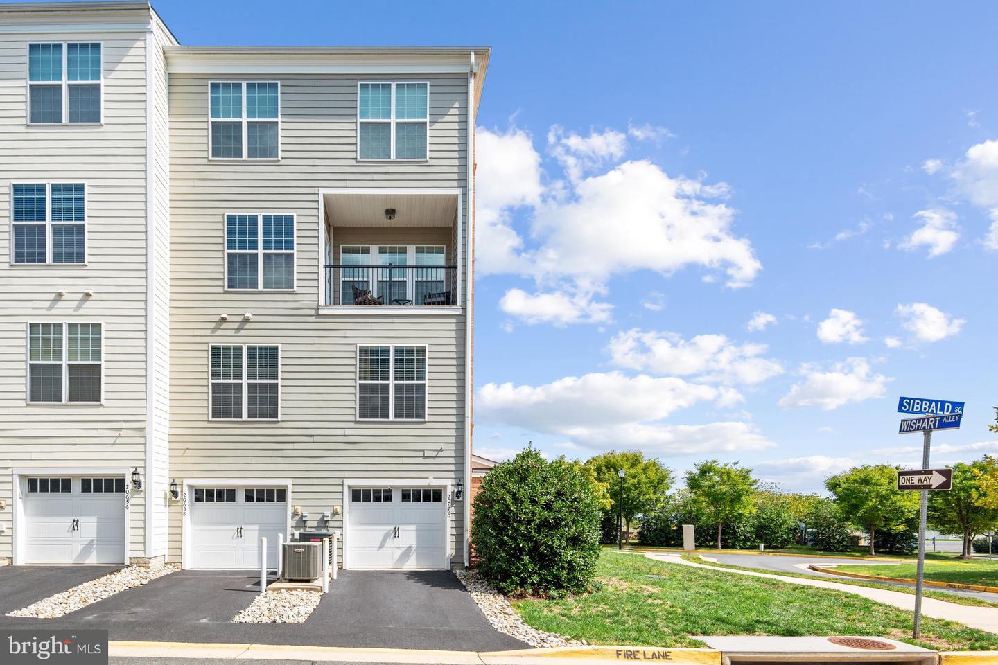 20660 SIBBALD SQ, ASHBURN, Virginia 20147, 3 Bedrooms Bedrooms, ,2 BathroomsBathrooms,Residential,For sale,20660 SIBBALD SQ,VALO2099920 MLS # VALO2099920