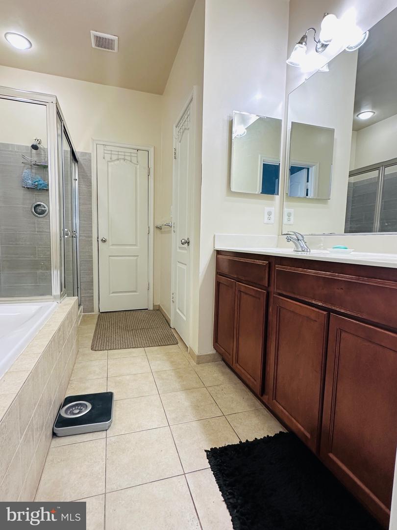 16924 CHIMERA PL, WOODBRIDGE, Virginia 22191, 4 Bedrooms Bedrooms, ,3 BathroomsBathrooms,Residential,For sale,16924 CHIMERA PL,VAPW2097576 MLS # VAPW2097576