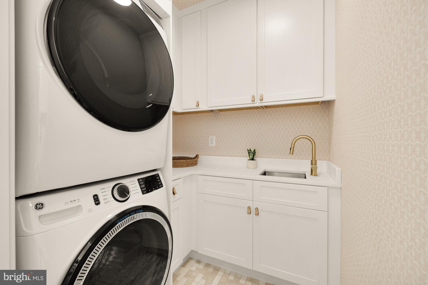311 5TH ST SE, WASHINGTON, District Of Columbia 20003, 5 Bedrooms Bedrooms, ,3 BathroomsBathrooms,Residential,For sale,311 5TH ST SE,DCDC2206936 MLS # DCDC2206936