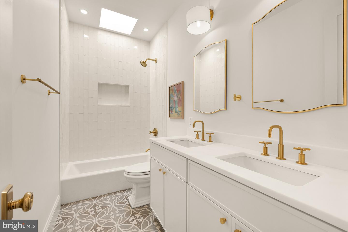 311 5TH ST SE, WASHINGTON, District Of Columbia 20003, 5 Bedrooms Bedrooms, ,3 BathroomsBathrooms,Residential,For sale,311 5TH ST SE,DCDC2206936 MLS # DCDC2206936