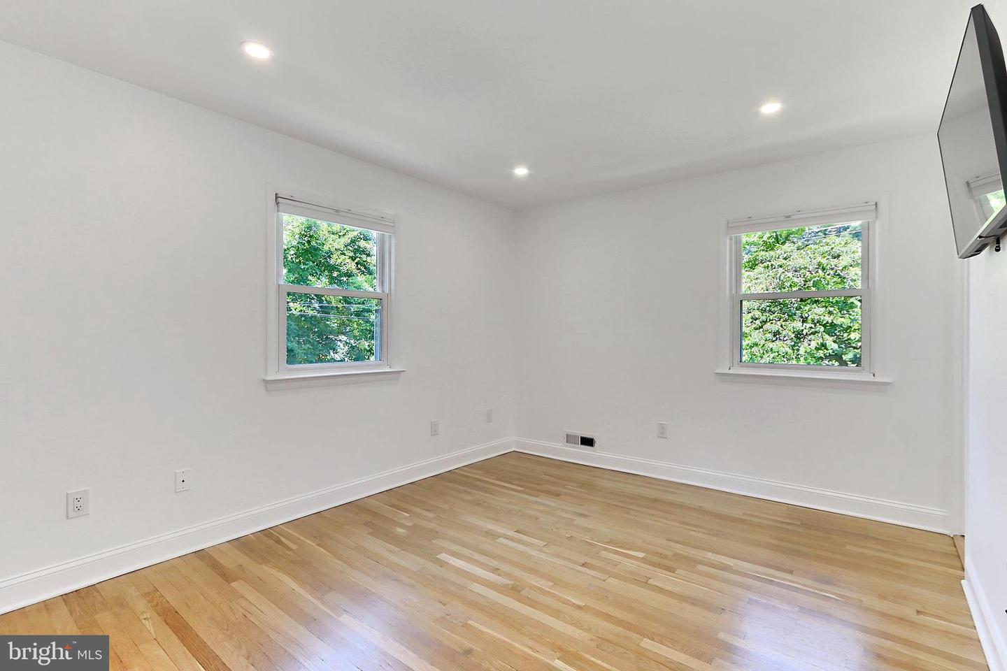 109 PATRICK ST SE, VIENNA, Virginia 22180, 4 Bedrooms Bedrooms, ,3 BathroomsBathrooms,Residential,For sale,109 PATRICK ST SE,VAFX2250042 MLS # VAFX2250042