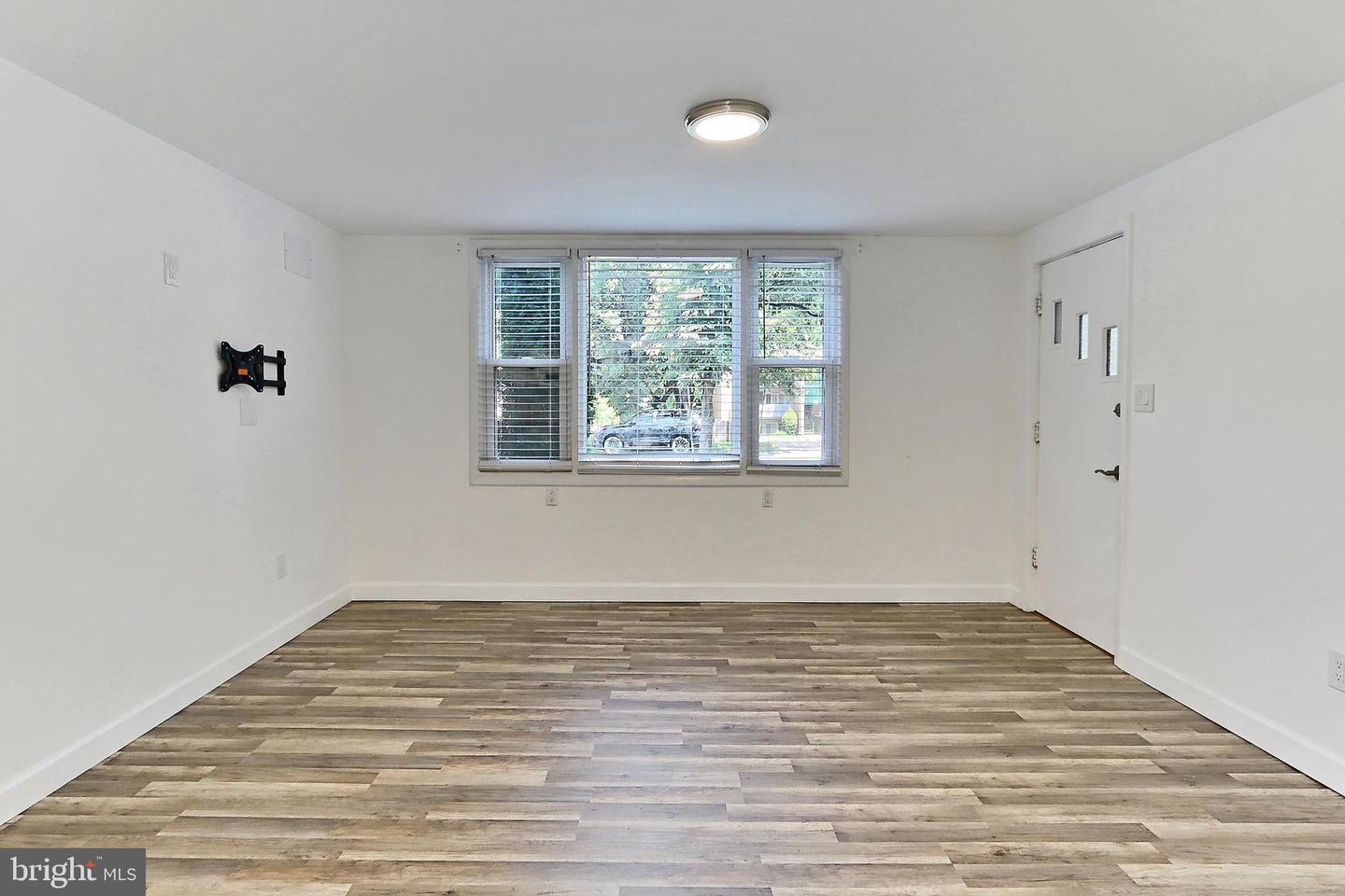 109 PATRICK ST SE, VIENNA, Virginia 22180, 4 Bedrooms Bedrooms, ,3 BathroomsBathrooms,Residential,For sale,109 PATRICK ST SE,VAFX2250042 MLS # VAFX2250042