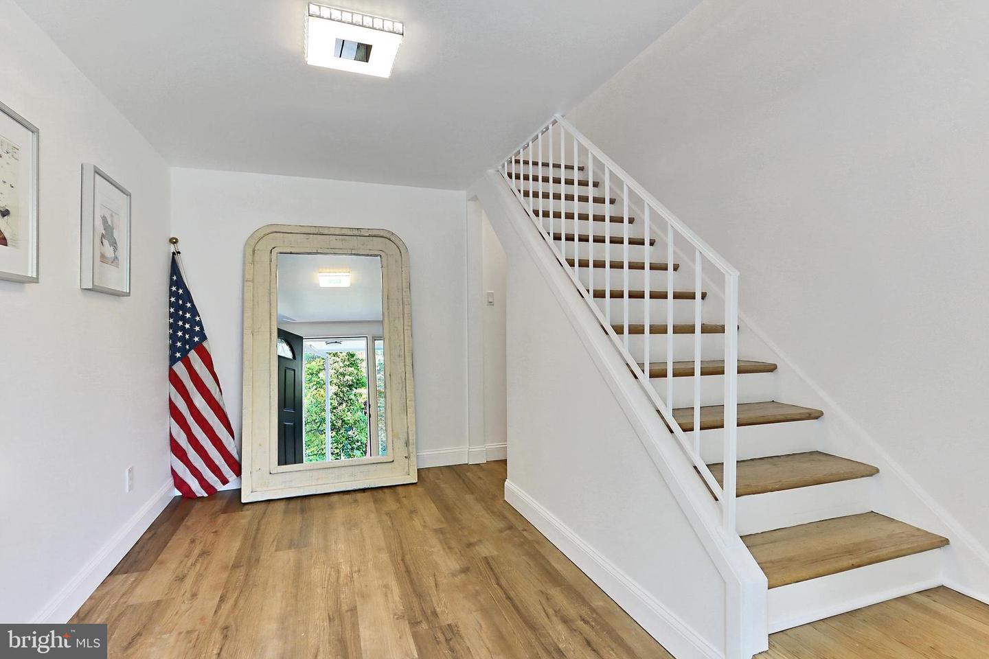 109 PATRICK ST SE, VIENNA, Virginia 22180, 4 Bedrooms Bedrooms, ,3 BathroomsBathrooms,Residential,For sale,109 PATRICK ST SE,VAFX2250042 MLS # VAFX2250042