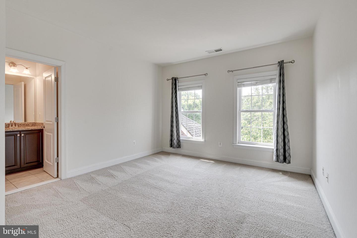 10002 COURTHOUSE RD, VIENNA, Virginia 22181, 6 Bedrooms Bedrooms, ,5 BathroomsBathrooms,Residential,For sale,10002 COURTHOUSE RD,VAFX2250034 MLS # VAFX2250034