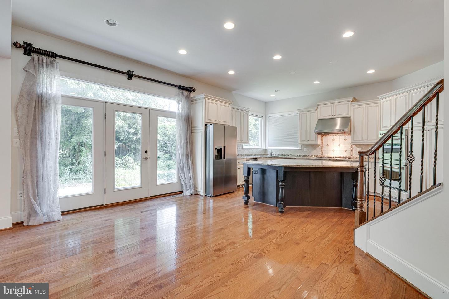 10002 COURTHOUSE RD, VIENNA, Virginia 22181, 6 Bedrooms Bedrooms, ,5 BathroomsBathrooms,Residential,For sale,10002 COURTHOUSE RD,VAFX2250034 MLS # VAFX2250034