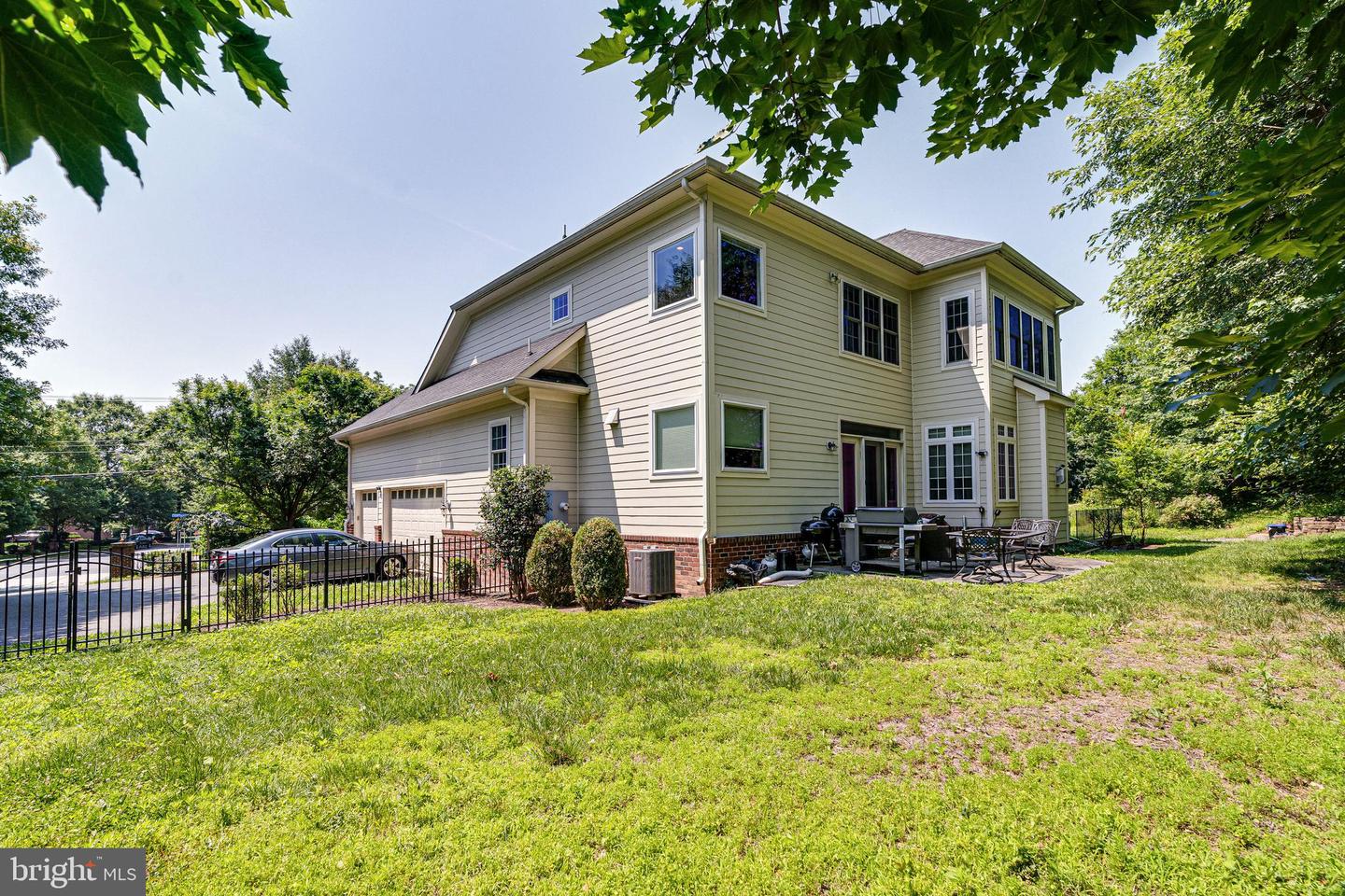 10002 COURTHOUSE RD, VIENNA, Virginia 22181, 6 Bedrooms Bedrooms, ,5 BathroomsBathrooms,Residential,For sale,10002 COURTHOUSE RD,VAFX2250034 MLS # VAFX2250034