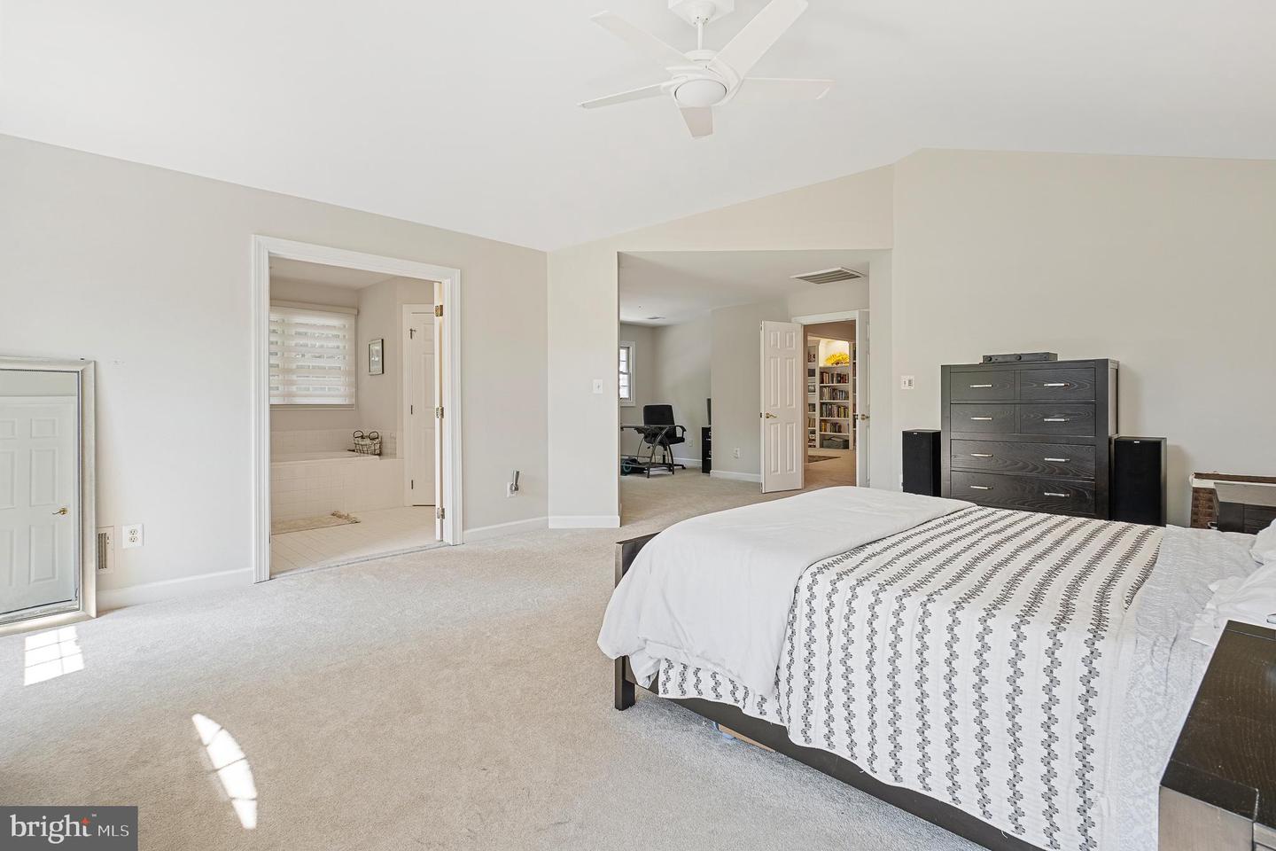 1050 NORTHFALLS CT, GREAT FALLS, Virginia 22066, 6 Bedrooms Bedrooms, ,4 BathroomsBathrooms,Residential,For sale,1050 NORTHFALLS CT,VAFX2250200 MLS # VAFX2250200