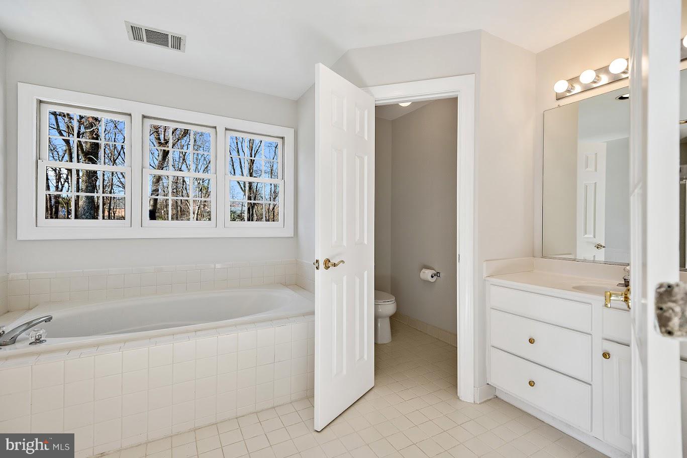 1050 NORTHFALLS CT, GREAT FALLS, Virginia 22066, 6 Bedrooms Bedrooms, ,4 BathroomsBathrooms,Residential,For sale,1050 NORTHFALLS CT,VAFX2250200 MLS # VAFX2250200