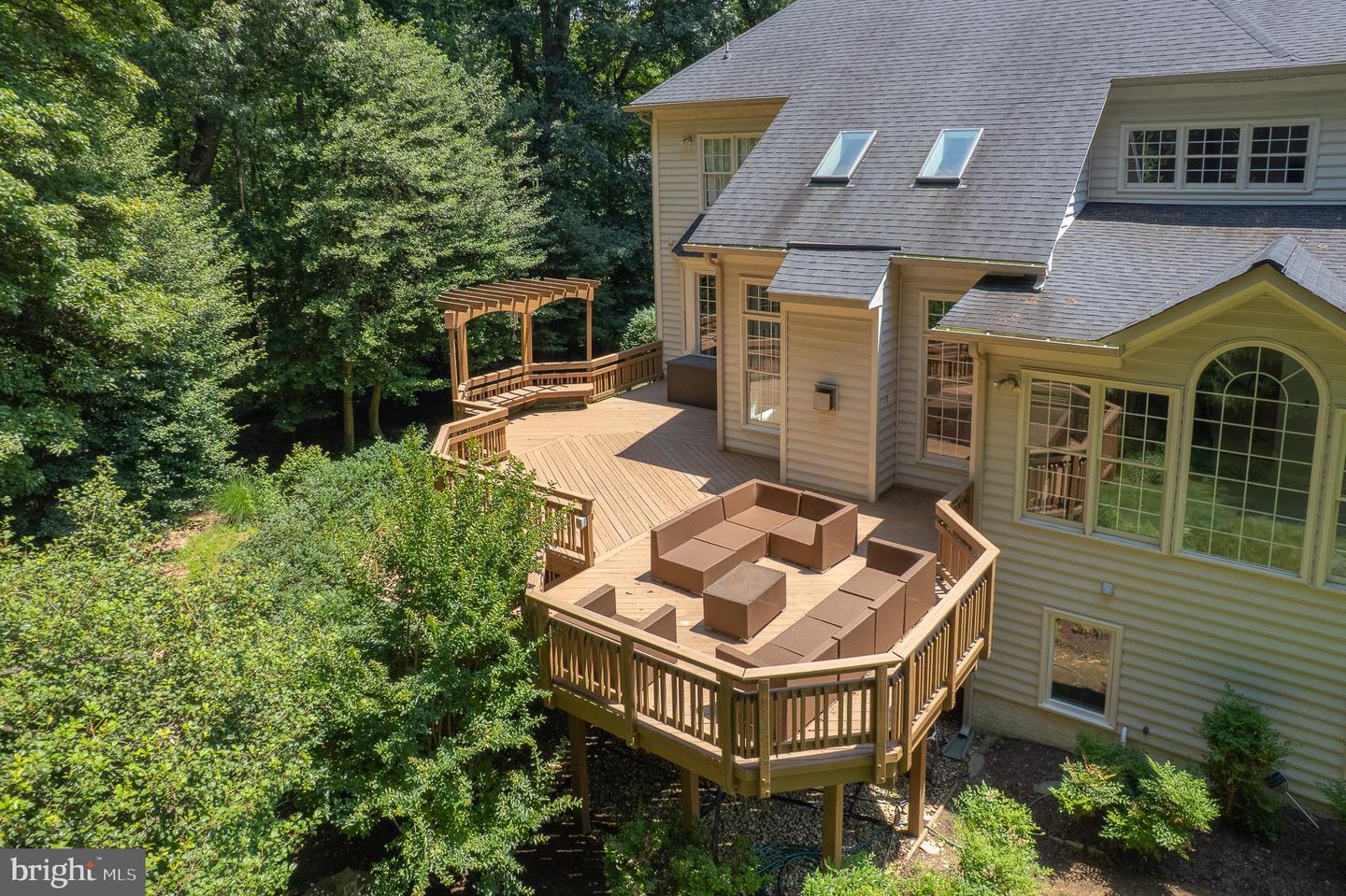 1050 NORTHFALLS CT, GREAT FALLS, Virginia 22066, 6 Bedrooms Bedrooms, ,4 BathroomsBathrooms,Residential,For sale,1050 NORTHFALLS CT,VAFX2250200 MLS # VAFX2250200