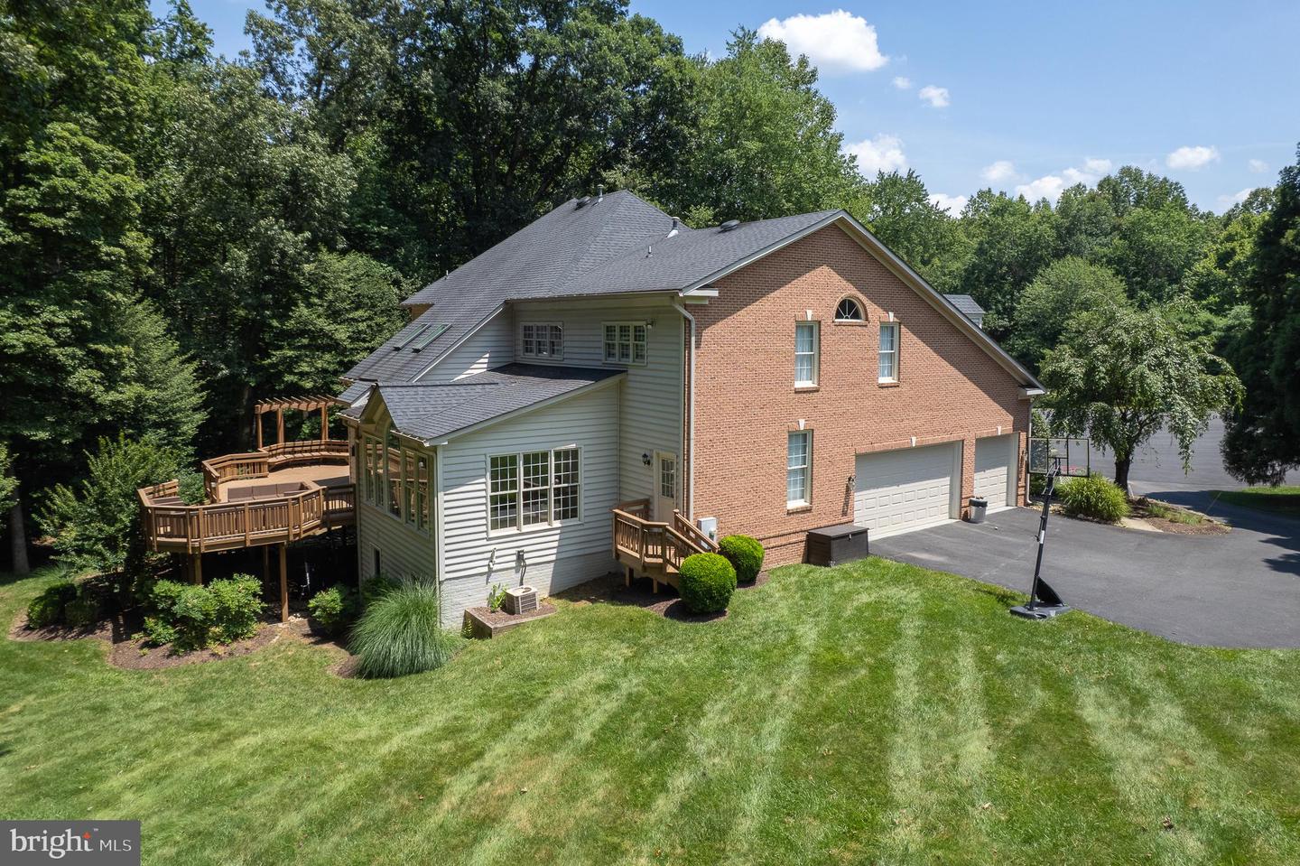 1050 NORTHFALLS CT, GREAT FALLS, Virginia 22066, 6 Bedrooms Bedrooms, ,4 BathroomsBathrooms,Residential,For sale,1050 NORTHFALLS CT,VAFX2250200 MLS # VAFX2250200
