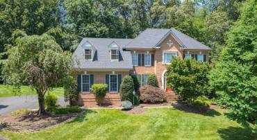 1050 NORTHFALLS CT, GREAT FALLS, Virginia 22066, 6 Bedrooms Bedrooms, ,4 BathroomsBathrooms,Residential,For sale,1050 NORTHFALLS CT,VAFX2250200 MLS # VAFX2250200