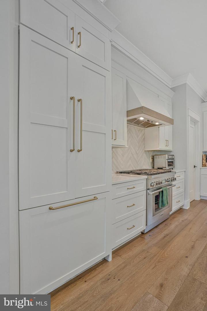 302 JADE CT NW, VIENNA, Virginia 22180, 6 Bedrooms Bedrooms, ,7 BathroomsBathrooms,Residential,For sale,302 JADE CT NW,VAFX2250410 MLS # VAFX2250410
