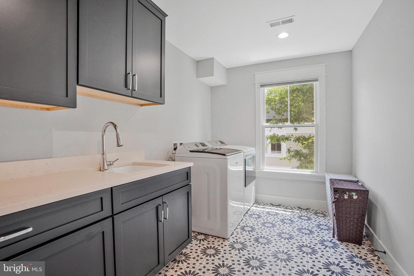 302 JADE CT NW, VIENNA, Virginia 22180, 6 Bedrooms Bedrooms, ,7 BathroomsBathrooms,Residential,For sale,302 JADE CT NW,VAFX2250410 MLS # VAFX2250410