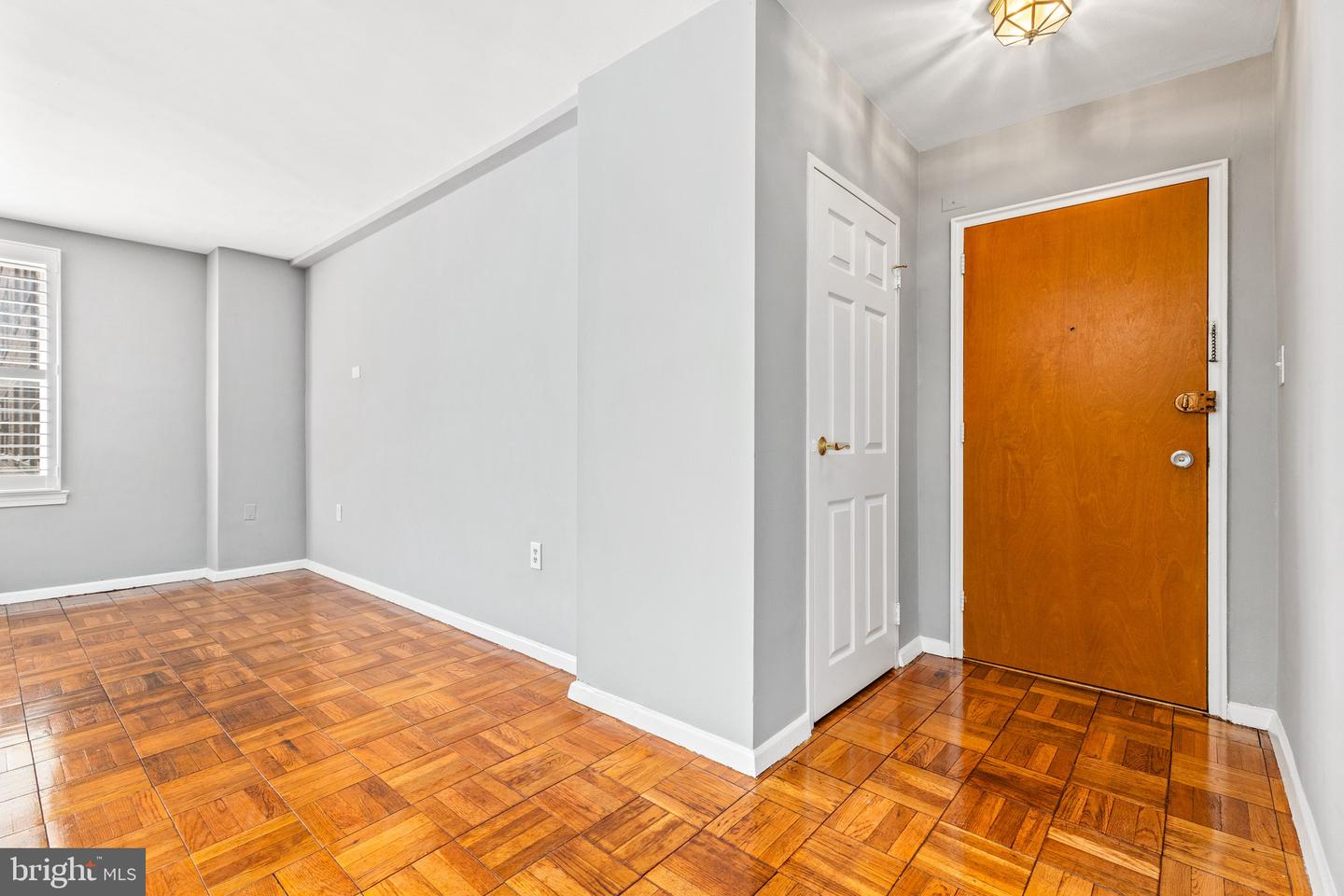 4100 W ST NW #306, WASHINGTON, District Of Columbia 20007, 2 Bedrooms Bedrooms, ,1 BathroomBathrooms,Residential,For sale,4100 W ST NW #306,DCDC2207590 MLS # DCDC2207590