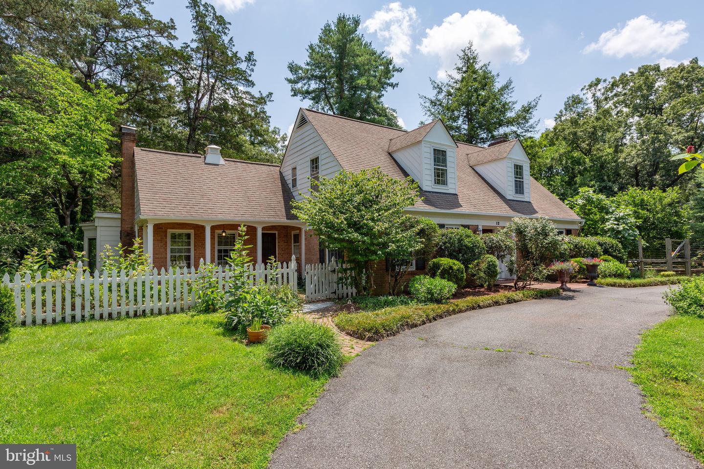 12 NELSON ST, FREDERICKSBURG, Virginia 22405, 4 Bedrooms Bedrooms, ,4 BathroomsBathrooms,Residential,For sale,12 NELSON ST,VAST2040246 MLS # VAST2040246