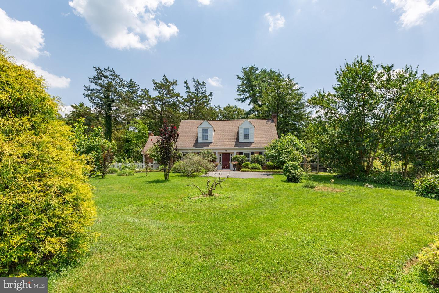 12 NELSON ST, FREDERICKSBURG, Virginia 22405, 4 Bedrooms Bedrooms, ,4 BathroomsBathrooms,Residential,For sale,12 NELSON ST,VAST2040246 MLS # VAST2040246