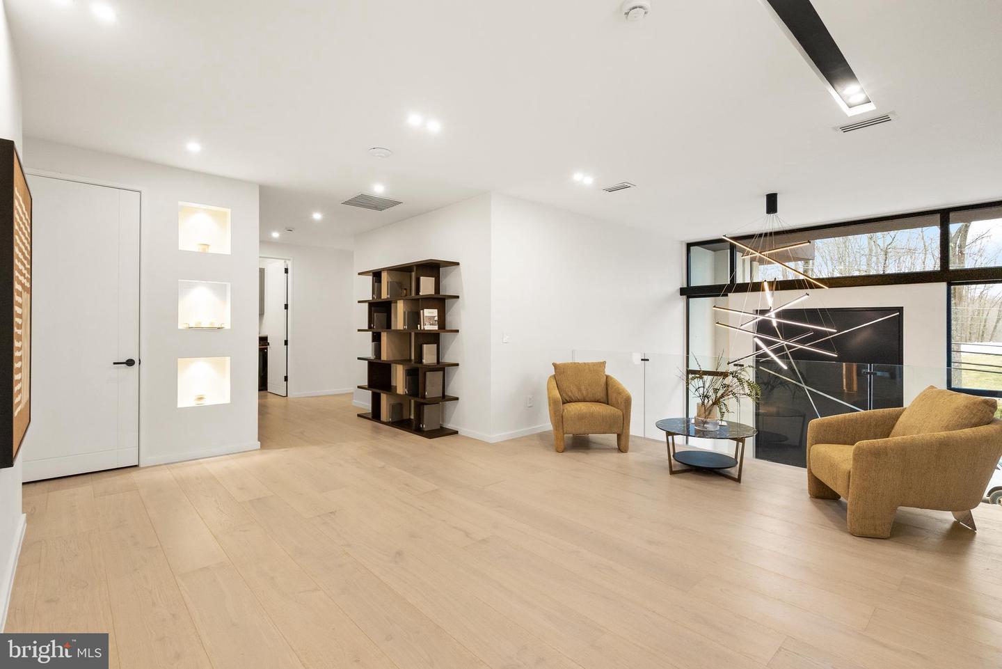 2745 N RADFORD ST, ARLINGTON, Virginia 22207, 6 Bedrooms Bedrooms, ,6 BathroomsBathrooms,Residential,For sale,2745 N RADFORD ST,VAAR2059876 MLS # VAAR2059876