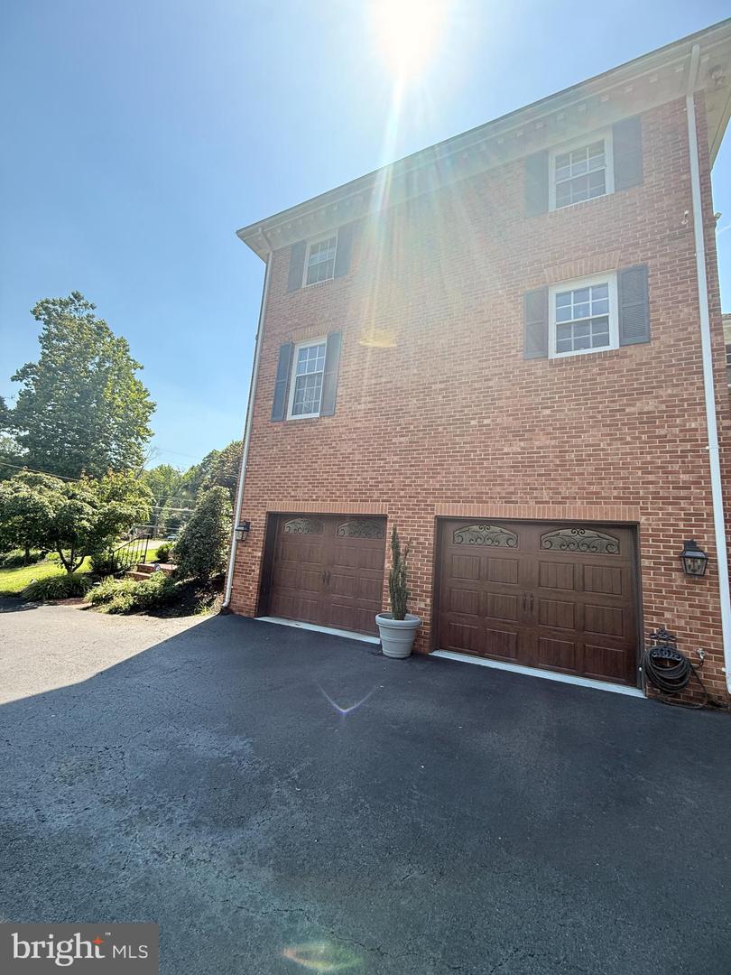 1904 BELLE HAVEN RD, ALEXANDRIA, Virginia 22307, 4 Bedrooms Bedrooms, ,3 BathroomsBathrooms,Residential,For sale,1904 BELLE HAVEN RD,VAFX2251040 MLS # VAFX2251040