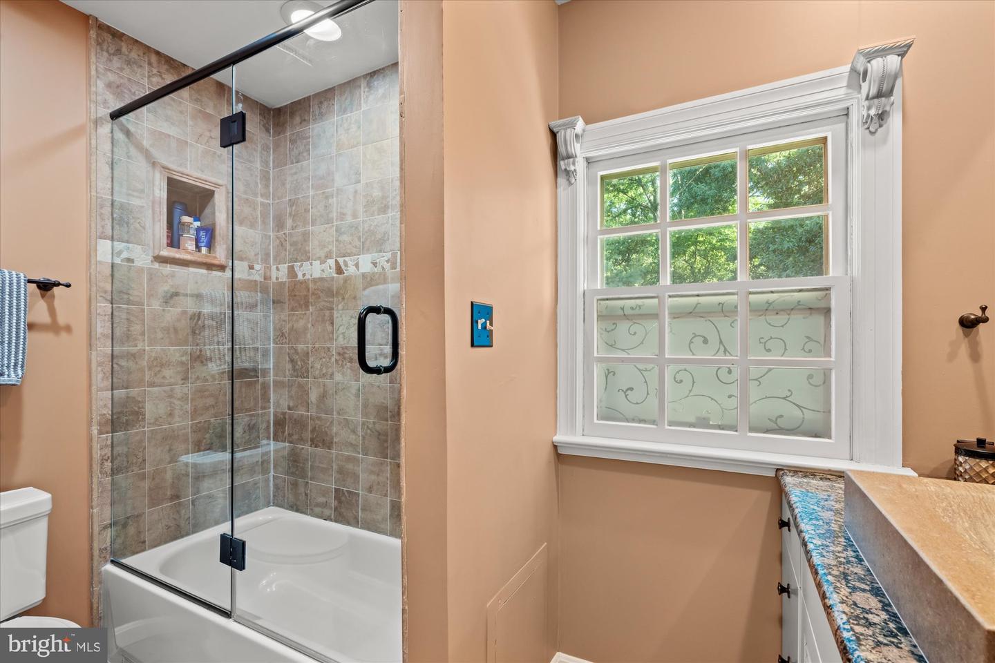 1904 BELLE HAVEN RD, ALEXANDRIA, Virginia 22307, 4 Bedrooms Bedrooms, ,3 BathroomsBathrooms,Residential,For sale,1904 BELLE HAVEN RD,VAFX2251040 MLS # VAFX2251040