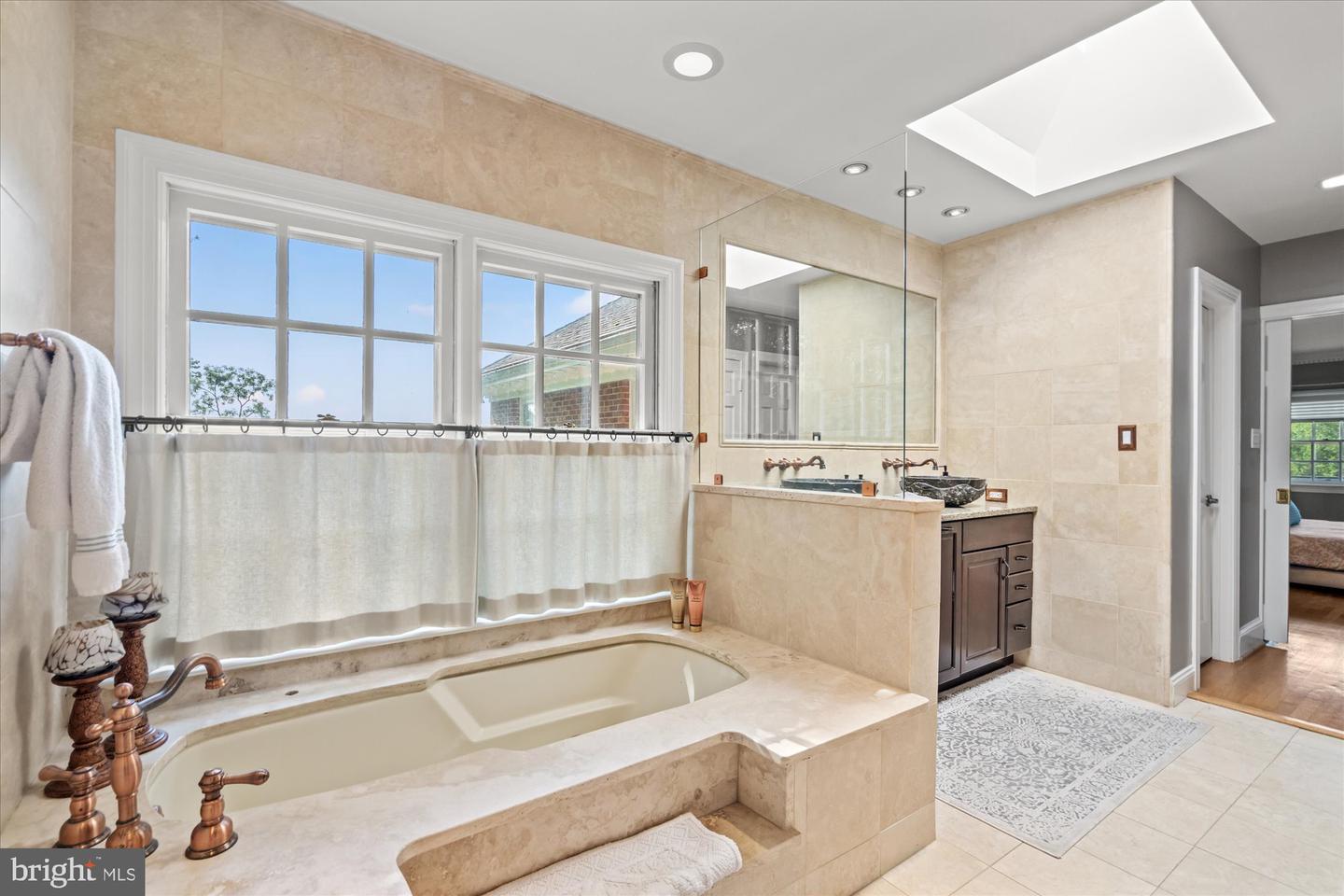 1904 BELLE HAVEN RD, ALEXANDRIA, Virginia 22307, 4 Bedrooms Bedrooms, ,3 BathroomsBathrooms,Residential,For sale,1904 BELLE HAVEN RD,VAFX2251040 MLS # VAFX2251040