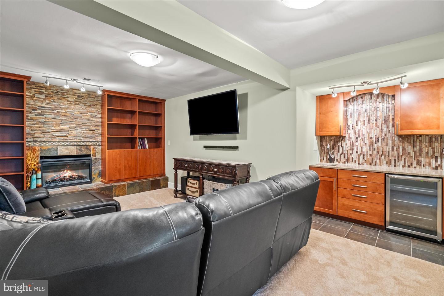 1904 BELLE HAVEN RD, ALEXANDRIA, Virginia 22307, 4 Bedrooms Bedrooms, ,3 BathroomsBathrooms,Residential,For sale,1904 BELLE HAVEN RD,VAFX2251040 MLS # VAFX2251040