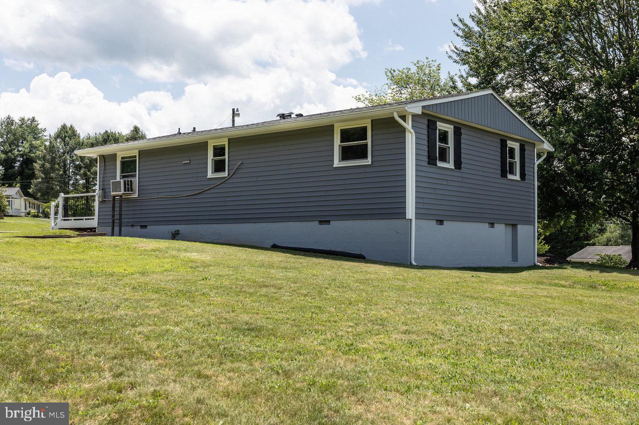 3307 OAK RIDGE RD, MOUNT CRAWFORD, Virginia 22841, 3 Bedrooms Bedrooms, ,1 BathroomBathrooms,Residential,For sale,3307 OAK RIDGE RD,VARO2002402 MLS # VARO2002402