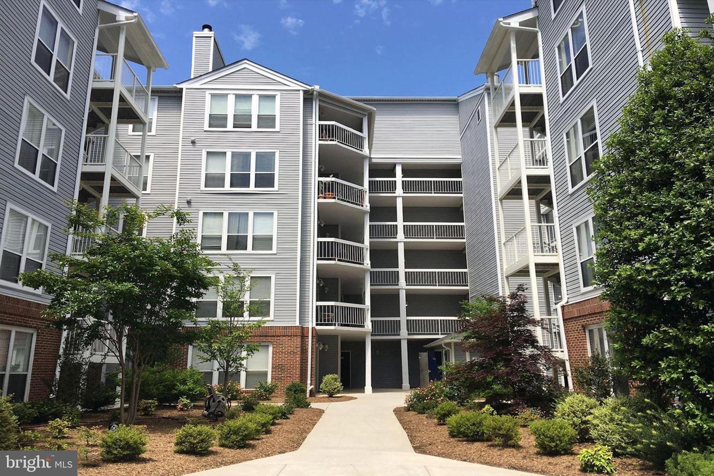 10248 APPALACHIAN CIR #1-D7, OAKTON, Virginia 22124, 2 Bedrooms Bedrooms, ,2 BathroomsBathrooms,Residential,For sale,10248 APPALACHIAN CIR #1-D7,VAFX2251470 MLS # VAFX2251470