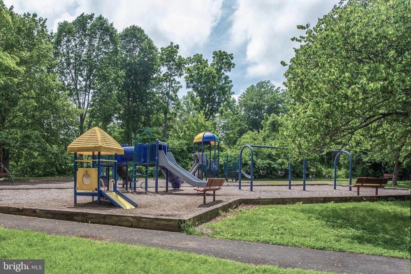 10248 APPALACHIAN CIR #1-D7, OAKTON, Virginia 22124, 2 Bedrooms Bedrooms, ,2 BathroomsBathrooms,Residential,For sale,10248 APPALACHIAN CIR #1-D7,VAFX2251470 MLS # VAFX2251470