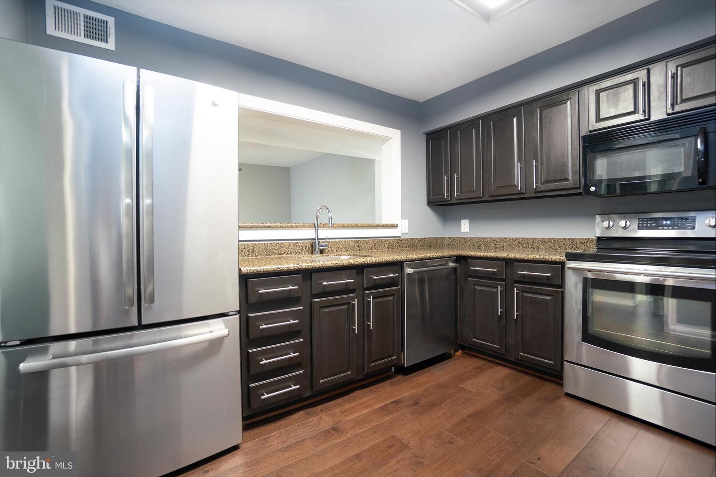 10248 APPALACHIAN CIR #1-D7, OAKTON, Virginia 22124, 2 Bedrooms Bedrooms, ,2 BathroomsBathrooms,Residential,For sale,10248 APPALACHIAN CIR #1-D7,VAFX2251470 MLS # VAFX2251470