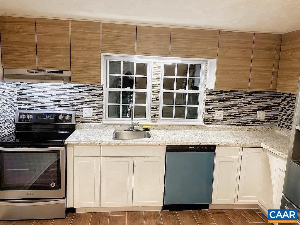 107 W GAY ST, STAUNTON, Virginia 24401, 2 Bedrooms Bedrooms, ,1 BathroomBathrooms,Residential,For sale,107 W GAY ST,666149 MLS # 666149