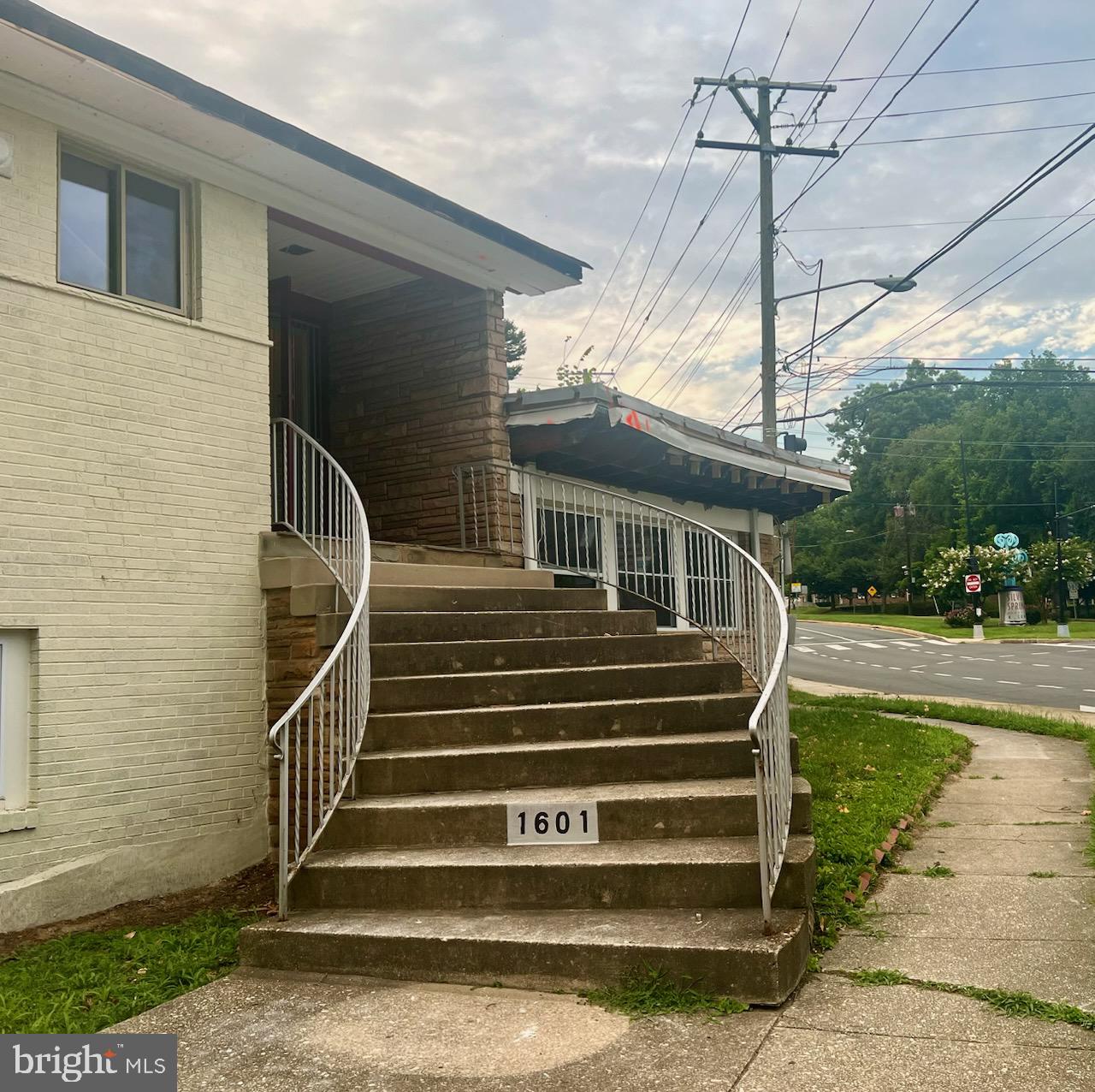 1601 NORTH PORTAL DR NW, WASHINGTON, District Of Columbia 20012, 6 Bedrooms Bedrooms, ,6 BathroomsBathrooms,Residential,For sale,1601 NORTH PORTAL DR NW,DCDC2207978 MLS # DCDC2207978