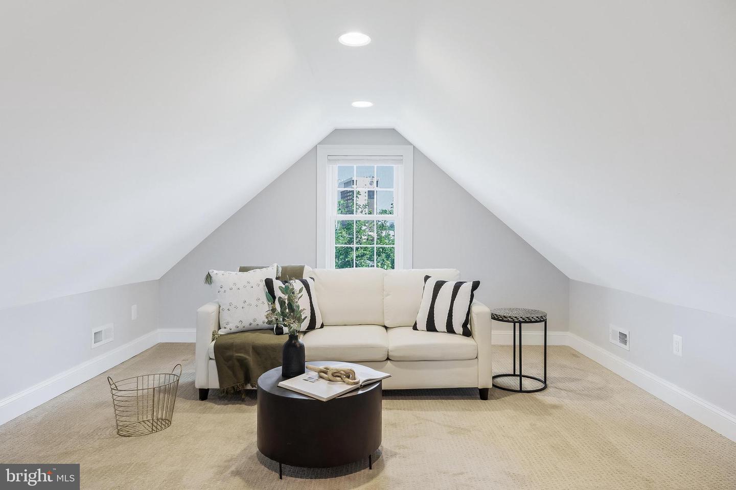 1635 13TH ST S, ARLINGTON, Virginia 22204, 4 Bedrooms Bedrooms, ,3 BathroomsBathrooms,Residential,For sale,1635 13TH ST S,VAAR2059918 MLS # VAAR2059918