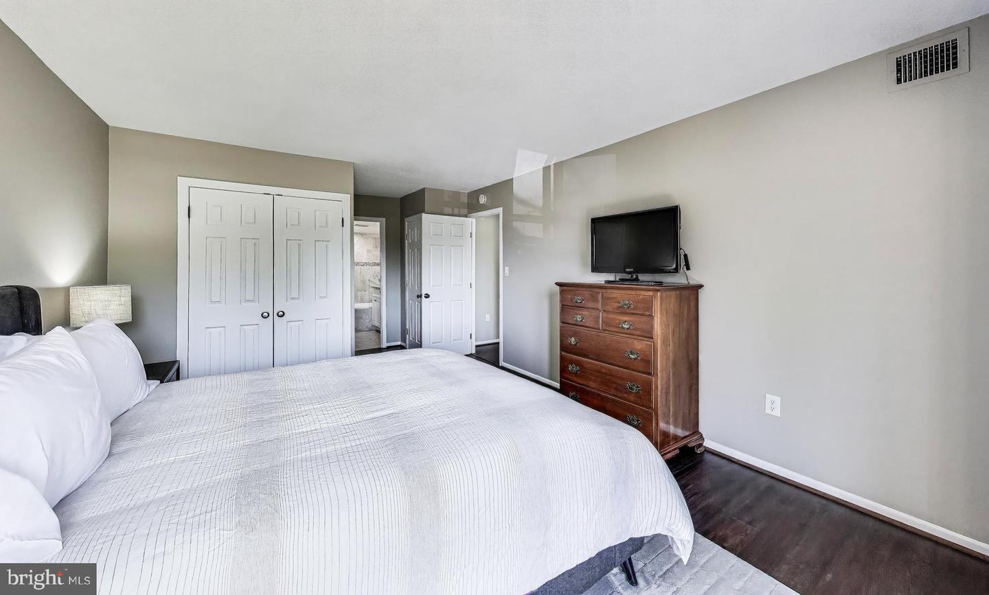 2111 WISCONSIN AVE NW #109, WASHINGTON, District Of Columbia 20007, 2 Bedrooms Bedrooms, ,2 BathroomsBathrooms,Residential,For sale,2111 WISCONSIN AVE NW #109,DCDC2208000 MLS # DCDC2208000