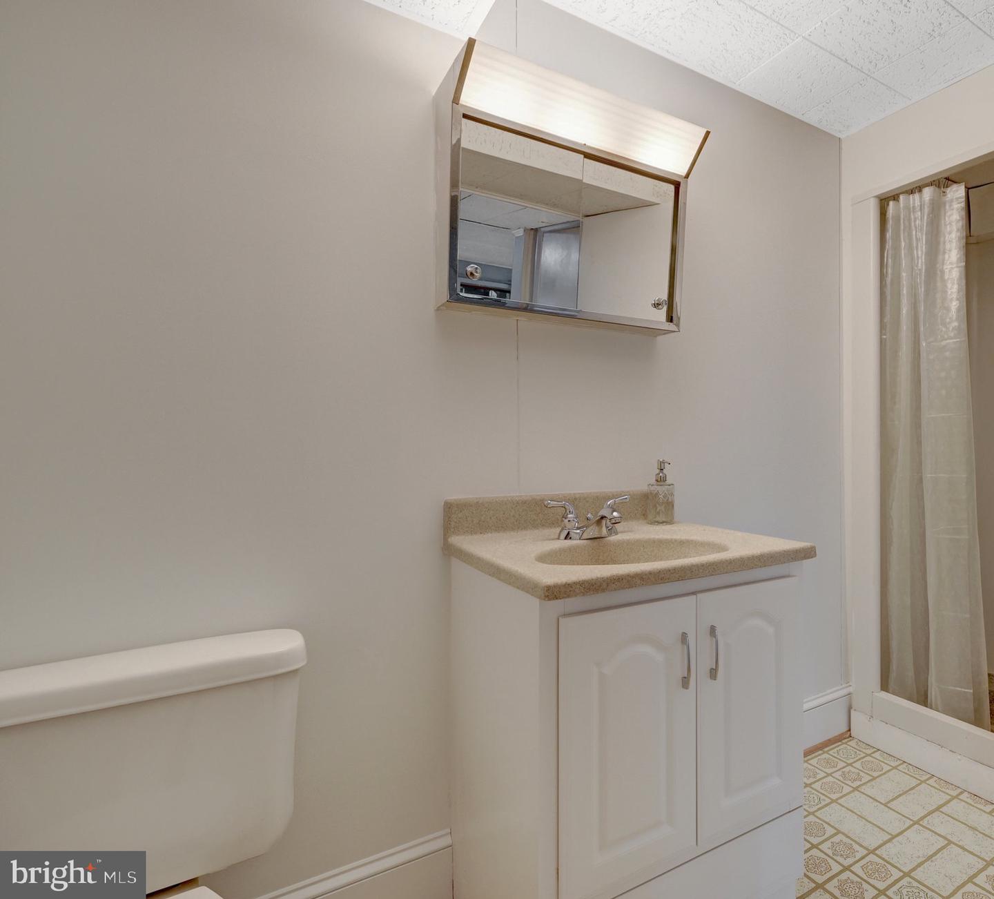 9718 SAINT ANDREWS DR, FAIRFAX, Virginia 22030, 4 Bedrooms Bedrooms, ,3 BathroomsBathrooms,Residential,For sale,9718 SAINT ANDREWS DR,VAFC2006536 MLS # VAFC2006536