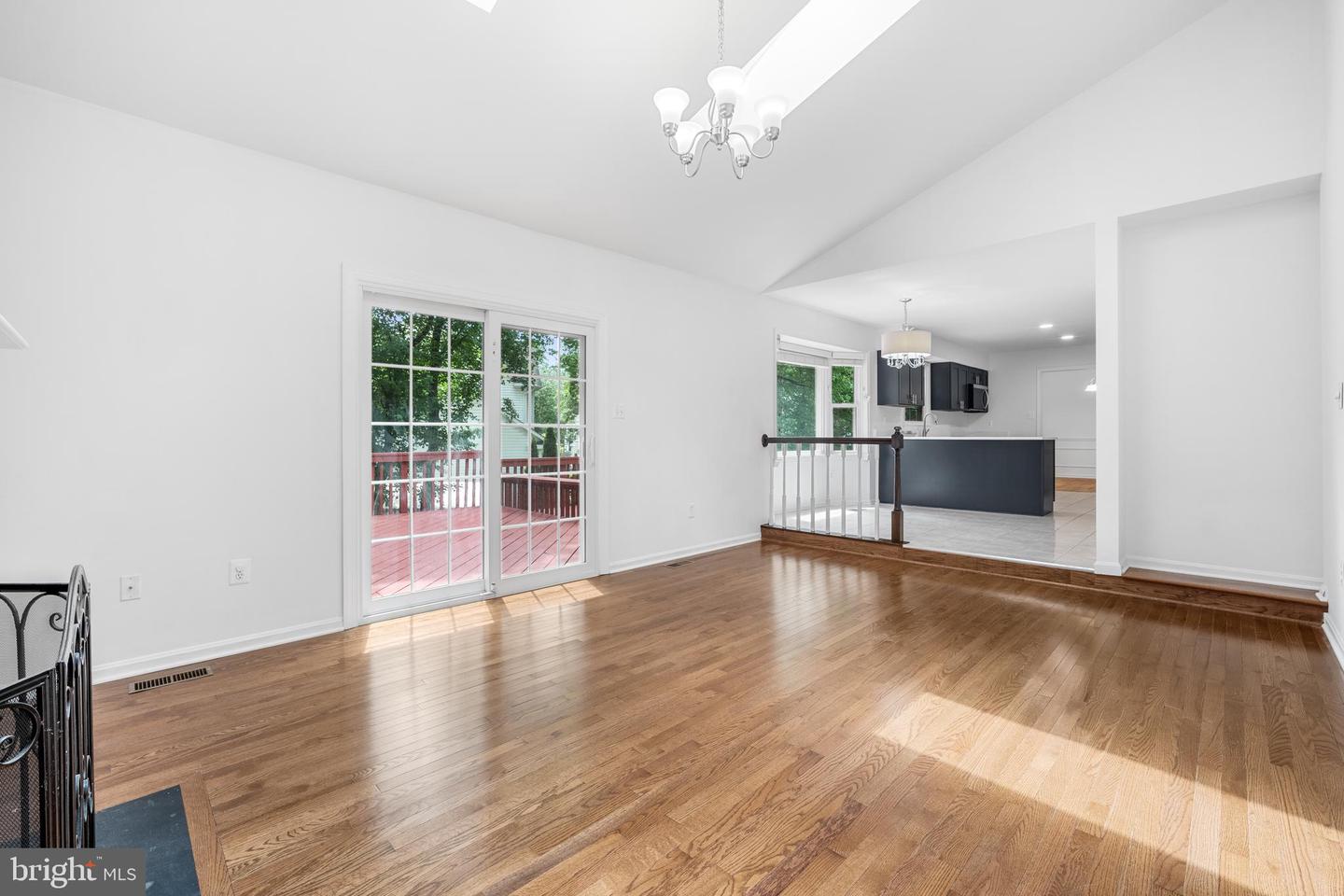 8007 SANDBURG CT, DUNN LORING, Virginia 22027, 4 Bedrooms Bedrooms, ,3 BathroomsBathrooms,Residential,For sale,8007 SANDBURG CT,VAFX2252260 MLS # VAFX2252260