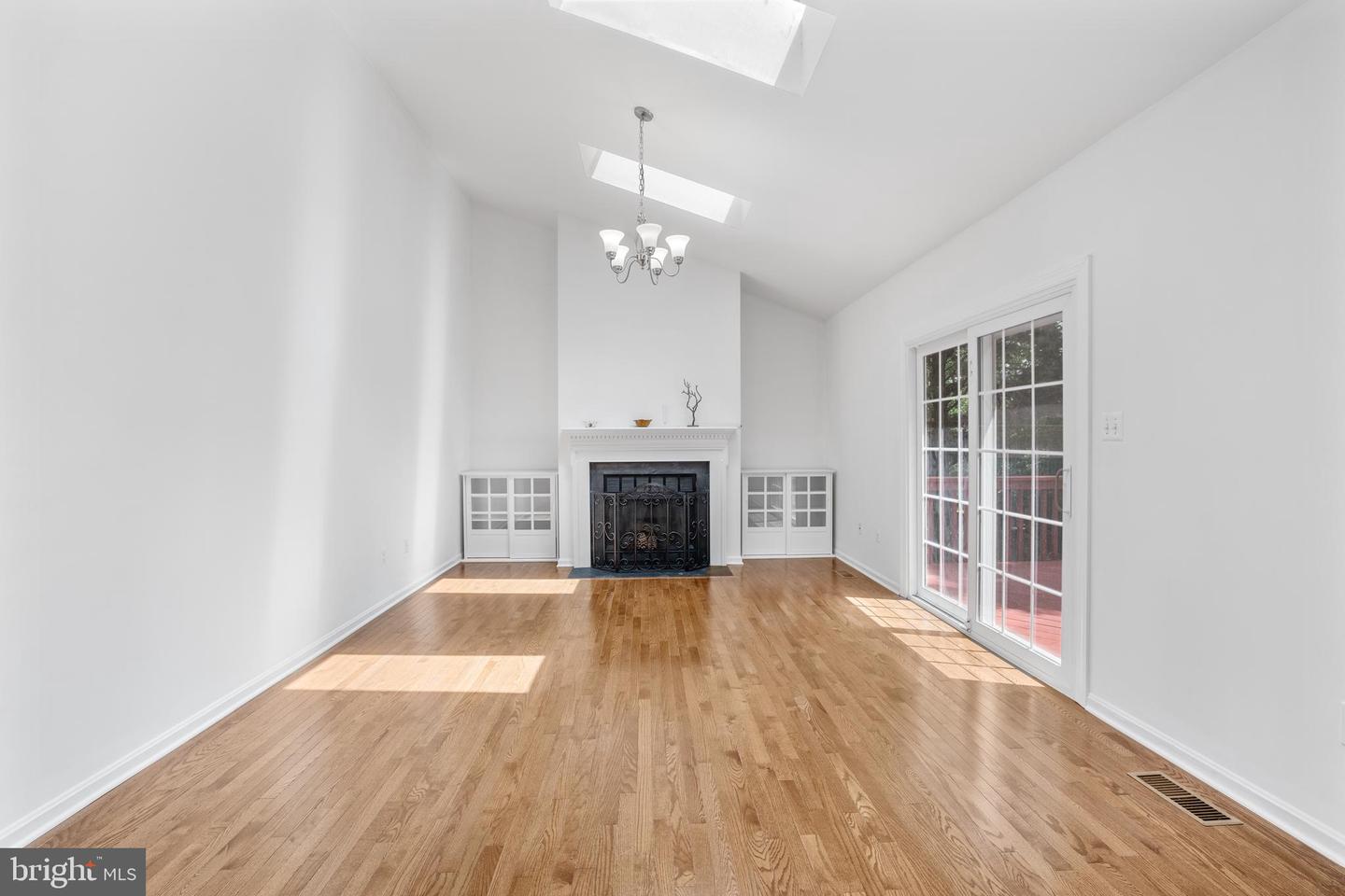 8007 SANDBURG CT, DUNN LORING, Virginia 22027, 4 Bedrooms Bedrooms, ,3 BathroomsBathrooms,Residential,For sale,8007 SANDBURG CT,VAFX2252260 MLS # VAFX2252260