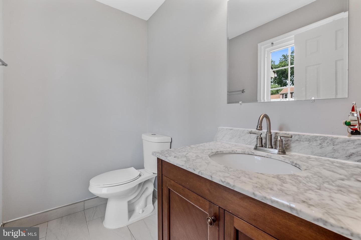 8007 SANDBURG CT, DUNN LORING, Virginia 22027, 4 Bedrooms Bedrooms, ,3 BathroomsBathrooms,Residential,For sale,8007 SANDBURG CT,VAFX2252260 MLS # VAFX2252260