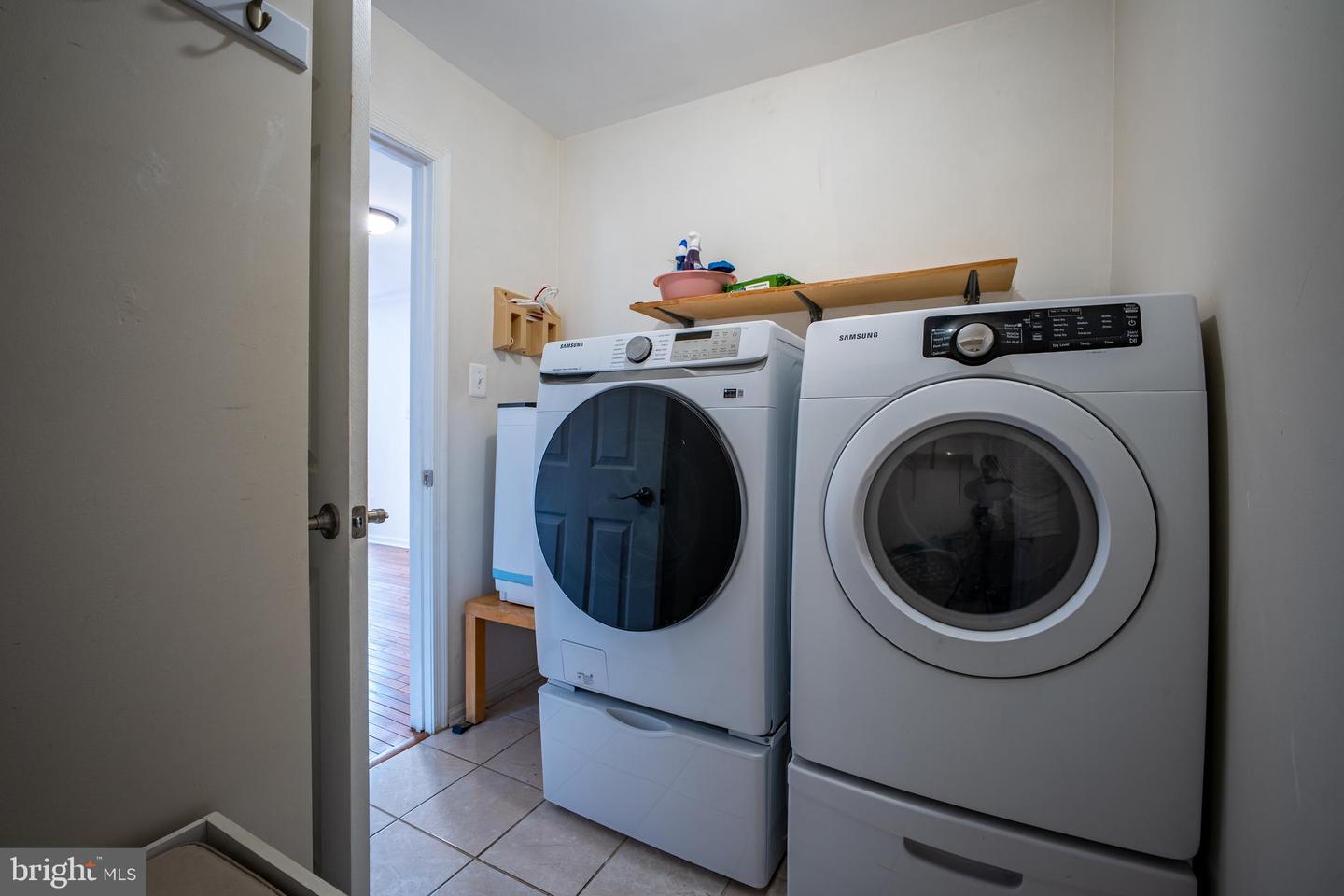 8007 SANDBURG CT, DUNN LORING, Virginia 22027, 4 Bedrooms Bedrooms, ,3 BathroomsBathrooms,Residential,For sale,8007 SANDBURG CT,VAFX2252260 MLS # VAFX2252260
