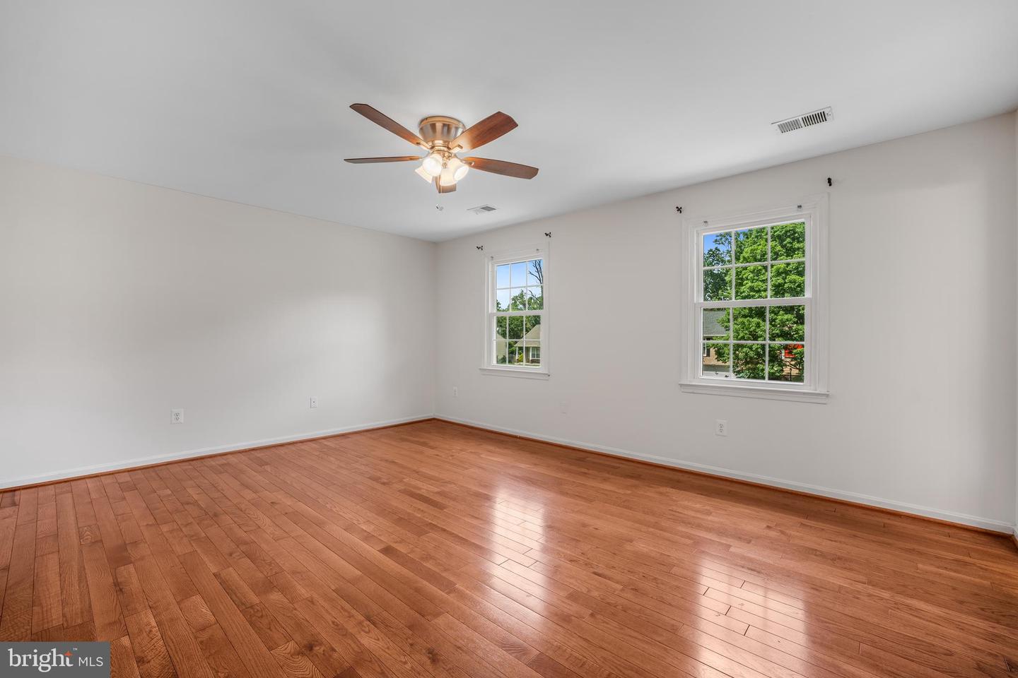 8007 SANDBURG CT, DUNN LORING, Virginia 22027, 4 Bedrooms Bedrooms, ,3 BathroomsBathrooms,Residential,For sale,8007 SANDBURG CT,VAFX2252260 MLS # VAFX2252260