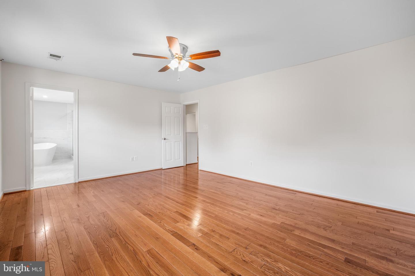 8007 SANDBURG CT, DUNN LORING, Virginia 22027, 4 Bedrooms Bedrooms, ,3 BathroomsBathrooms,Residential,For sale,8007 SANDBURG CT,VAFX2252260 MLS # VAFX2252260
