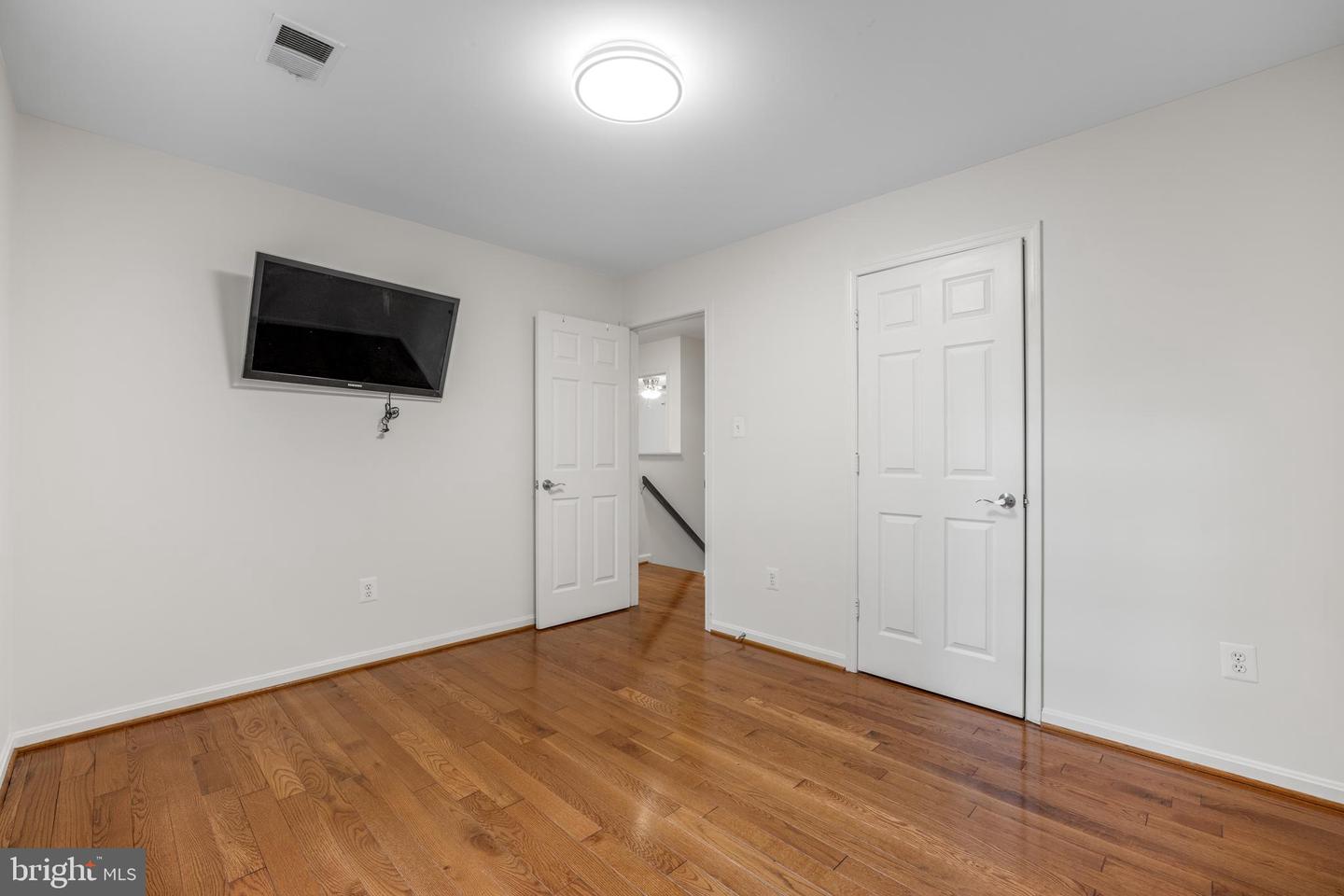 8007 SANDBURG CT, DUNN LORING, Virginia 22027, 4 Bedrooms Bedrooms, ,3 BathroomsBathrooms,Residential,For sale,8007 SANDBURG CT,VAFX2252260 MLS # VAFX2252260
