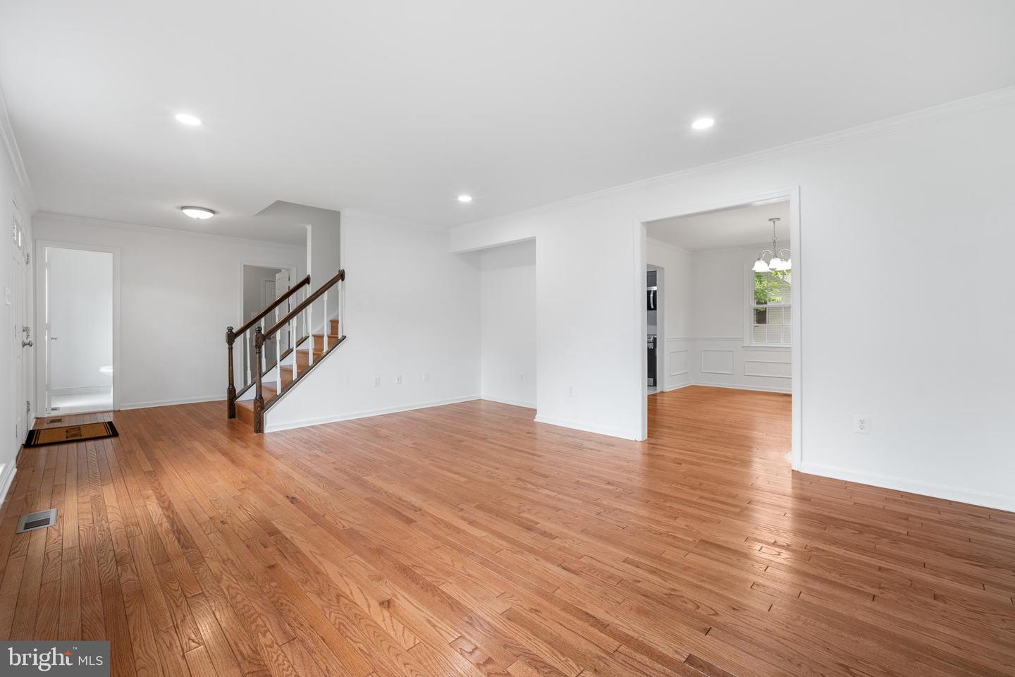 8007 SANDBURG CT, DUNN LORING, Virginia 22027, 4 Bedrooms Bedrooms, ,3 BathroomsBathrooms,Residential,For sale,8007 SANDBURG CT,VAFX2252260 MLS # VAFX2252260
